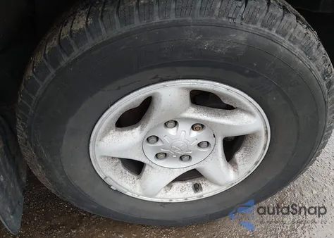 2002 Toyota Sequoia Sr5 V8 z USA, uszkodzony, nr VIN 5TDBT44AX2S081826